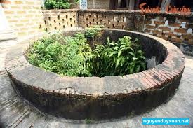 Giếng cổ Đường Lâm trước khi bị tô trét