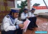 Lính đảo đọc thư